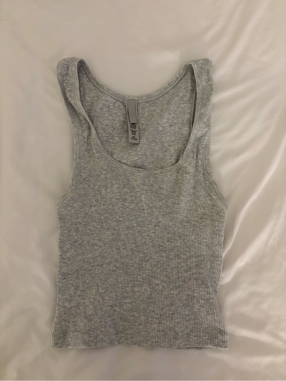 SKIMS COTTON RIB TANK
LIGHT HEATHER GREY / XS